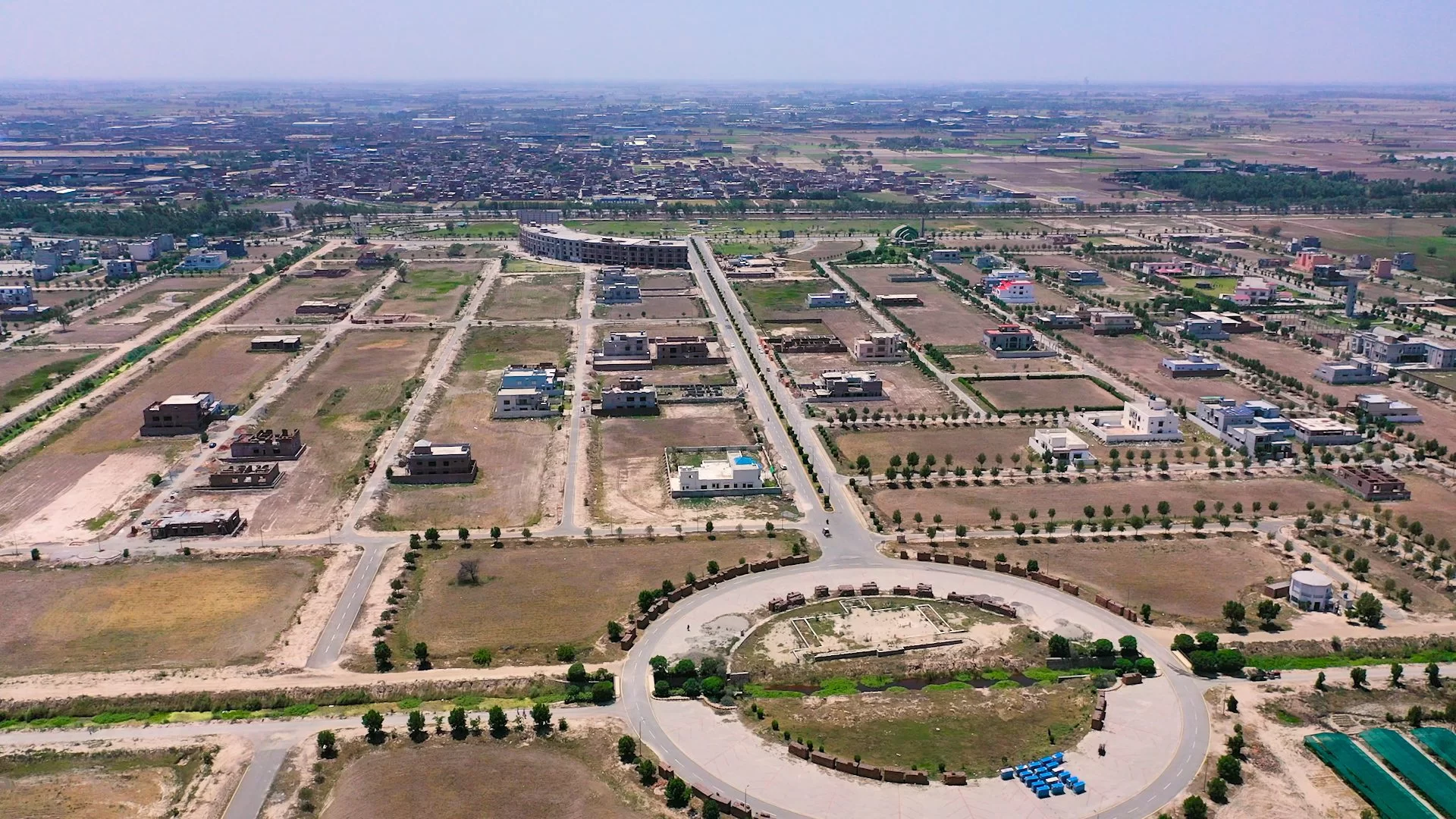 Luxurious Amenities of Qalandars City