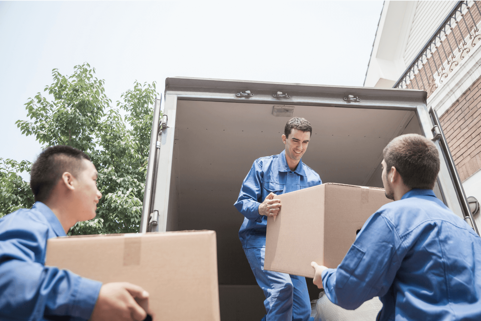 What To Throw And What To Keep While Moving
