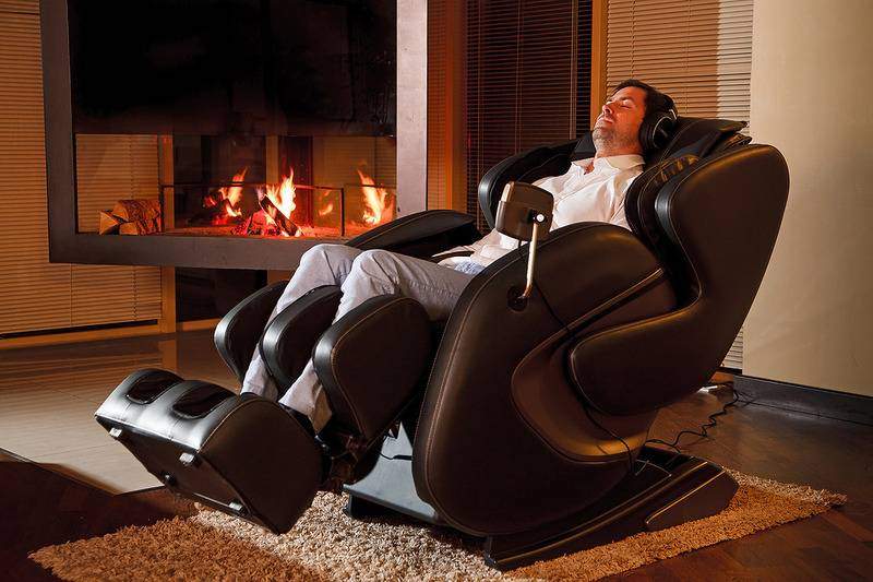 Massage Chairs vs Massage Therapists Which is the Better