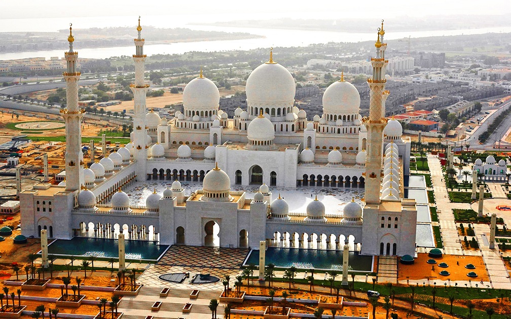Best Photographers in Abu Dhabi at Sheikh Zayed Grand Mosque