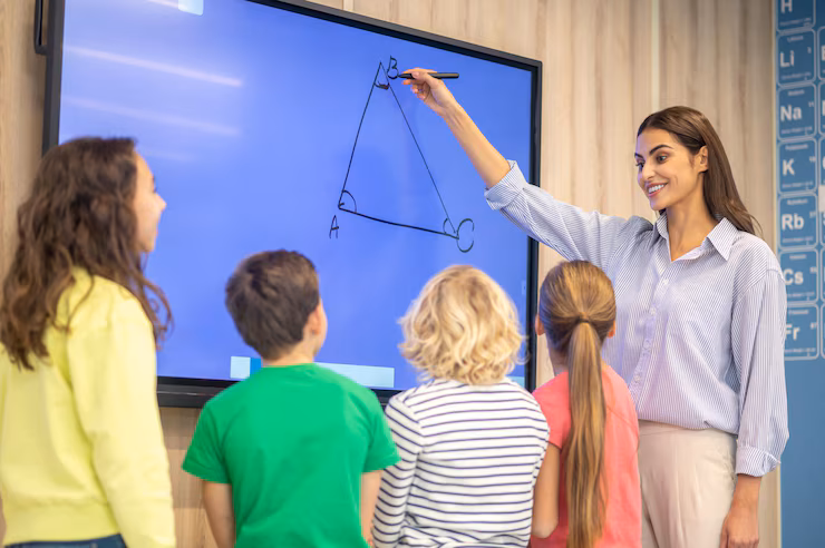 Digital Boards for Teaching in Nagpur: Making Classrooms Smarter