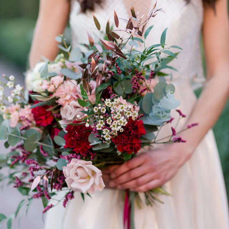 How to Make Carnations Last Longer: Expert Care Tips for Fresh Blooms